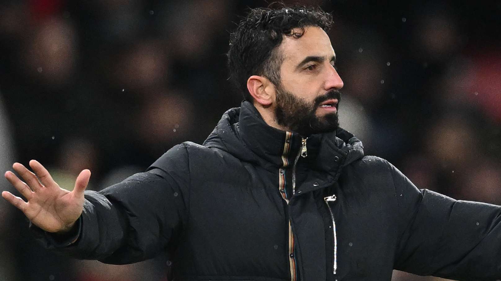 迪巴拉在罗马全队放假期间坚持训练展现职业精神